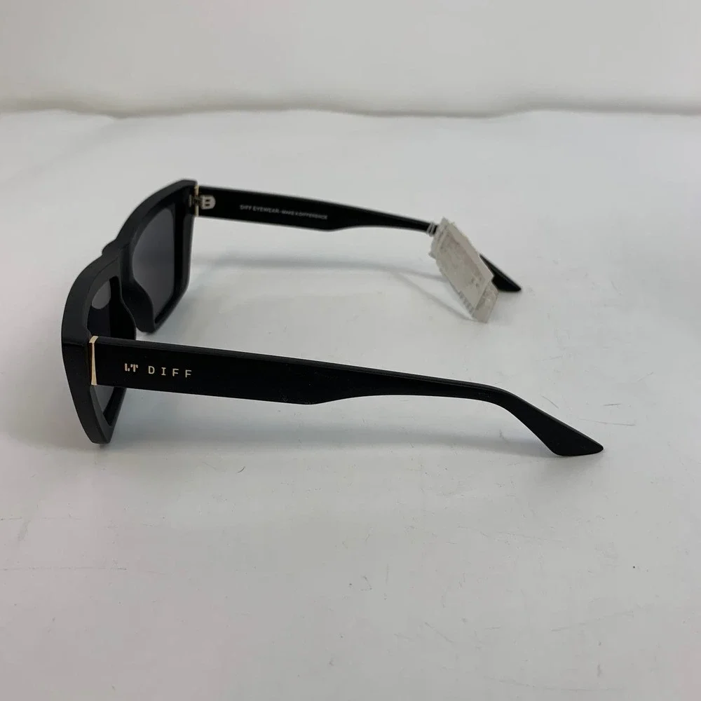 Diff Eyewear chic oversized